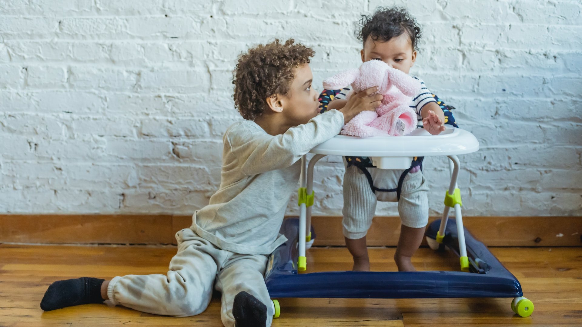 How to choose a safe babys walker the Jup PlaY